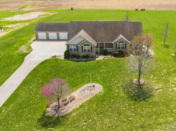 932 Virginia Dr, Marine, IL 62061