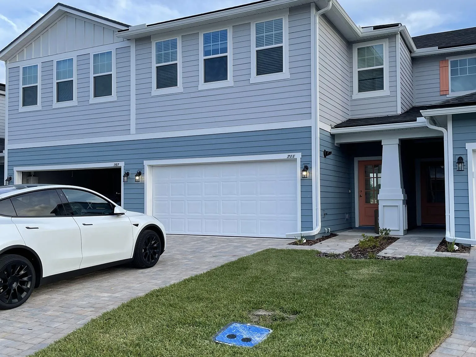 711 Cherry Elm Dr — Photo 1