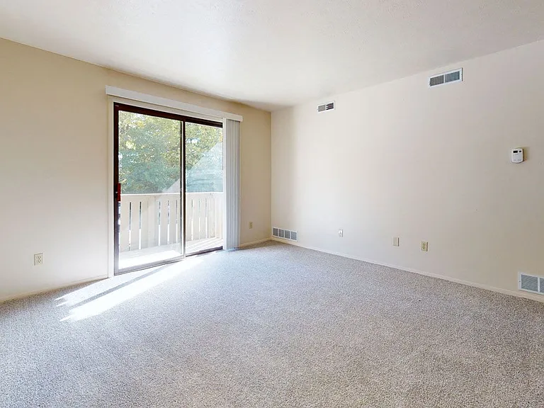 Irish Hills Apartments — Photo 71