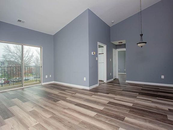 3rd image of 105 Water Fountain Way Unit 304