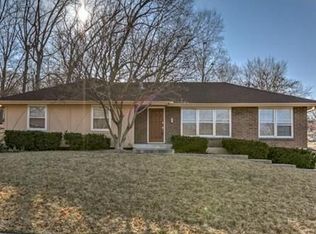 5803 NW Buttonwood Dr, Parkville, MO 64152