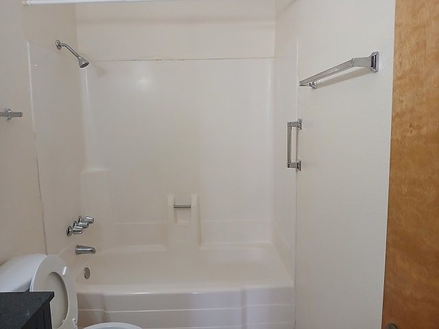 Bathroom Tub/Shower