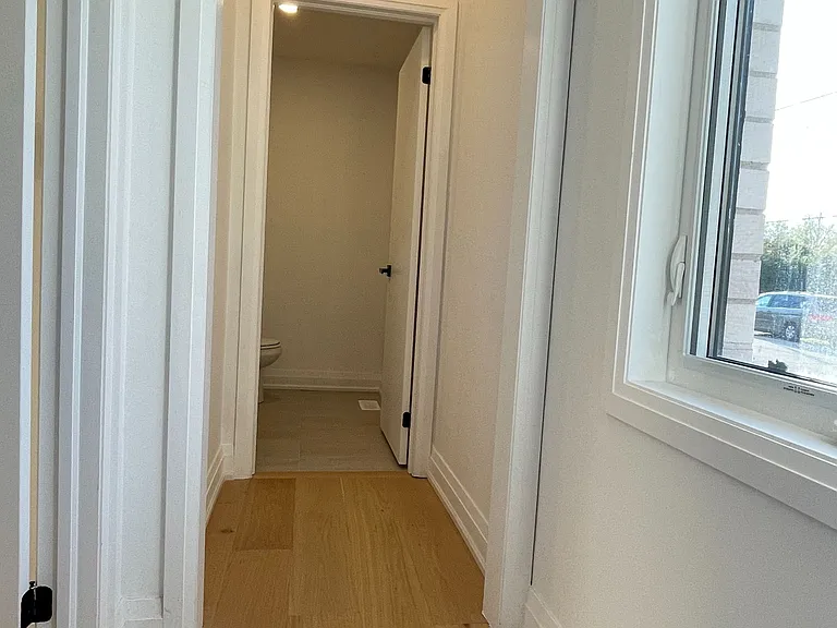 2 Persica St #MAIN BASEMENT — Photo 10
