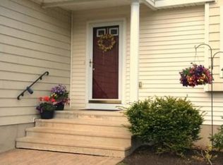 8 Village Rd, Paxton, MA 01612