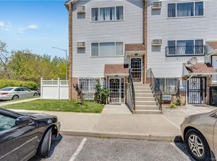 5 Starboard Ct, Bronx, NY 10473