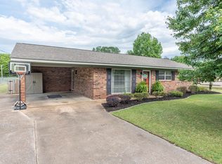 241 Dowdle Dr, Columbus, MS 39702