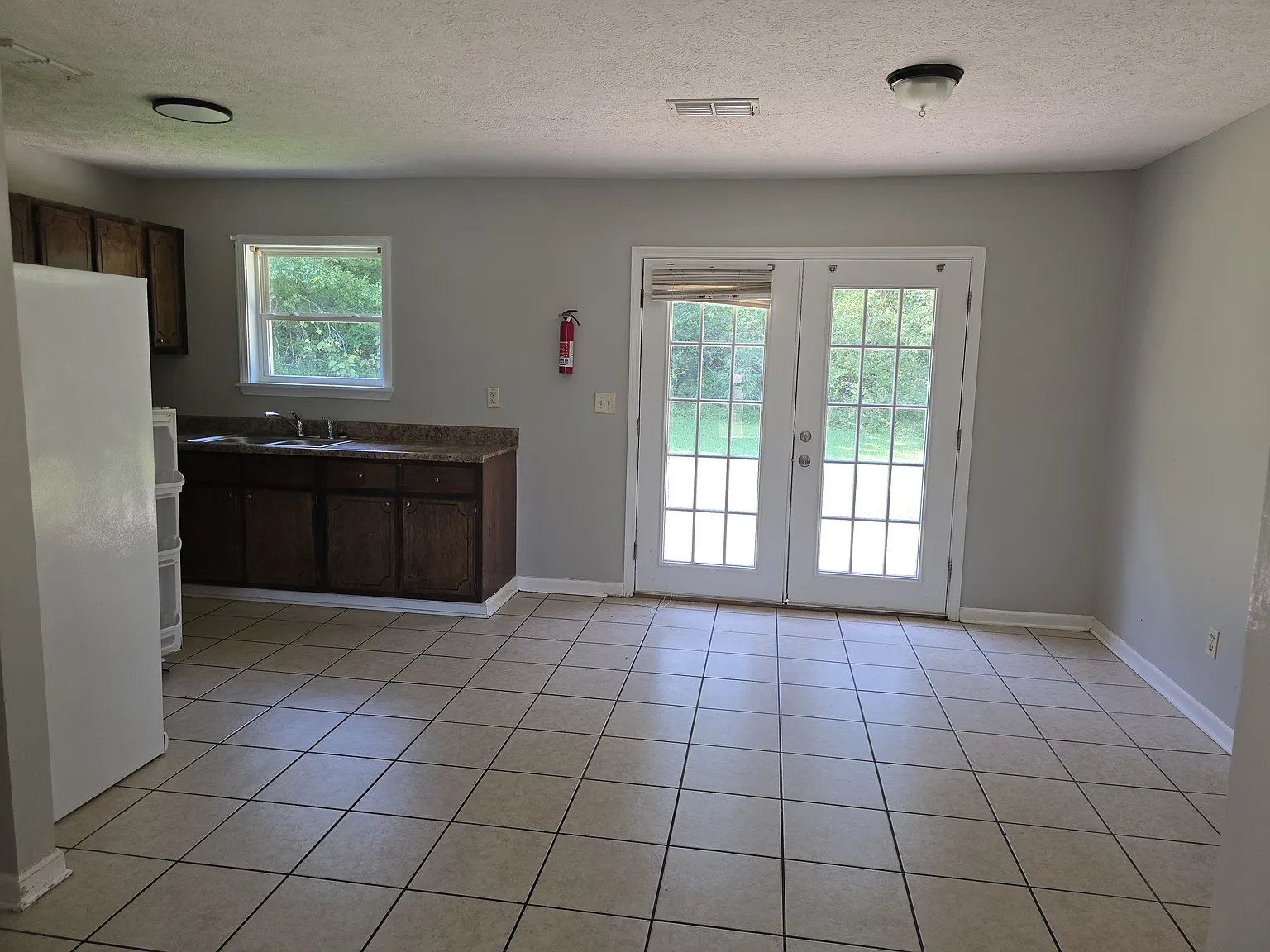 3 bed, 1.5 bath, 1266 sqft, $1,550 — Photo 3
