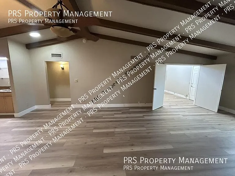 5100 N Miller Rd #11 — Photo 18