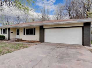 3240 W Camelot Ct, Springfield, MO 65807