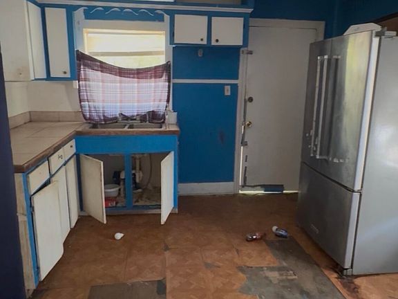 3rd image of 905 Lafayette Street Ext