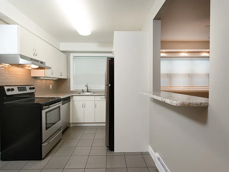 700 Corydon Ave #A — Photo 28