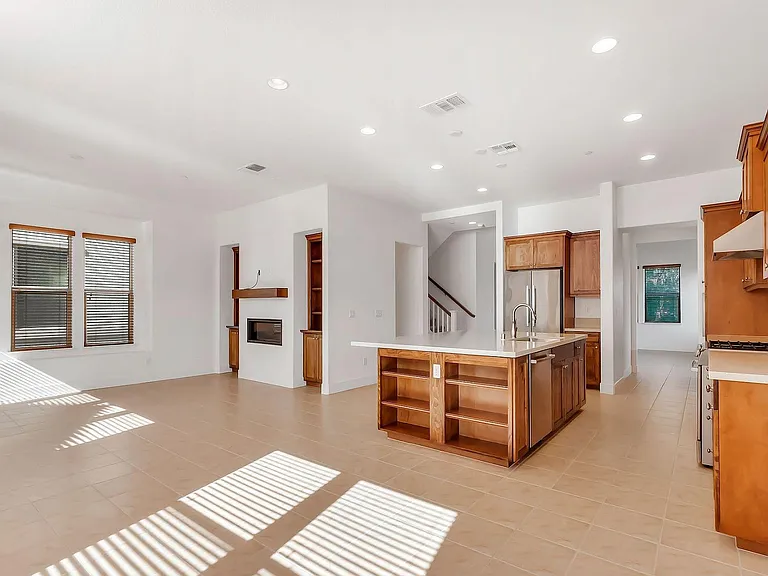 1433 Freeman Ln — Photo 7