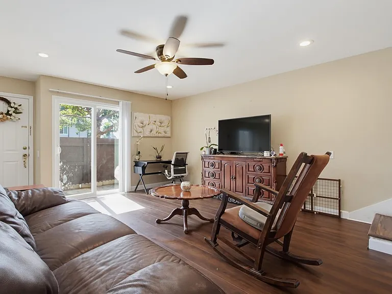 3454 Castle Glen Dr #102 — Photo 2