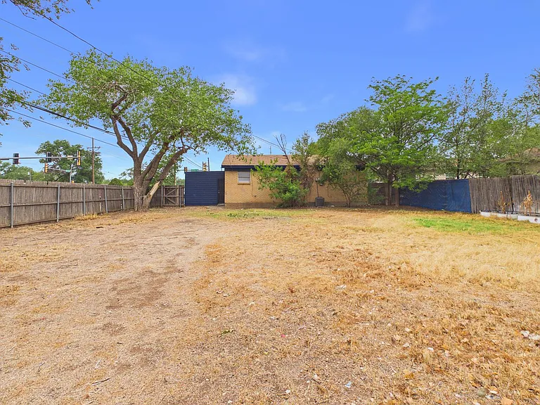 3319 Teckla Blvd — Photo 25