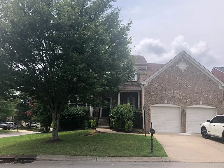 716 Arbor Springs Dr — Photo 3
