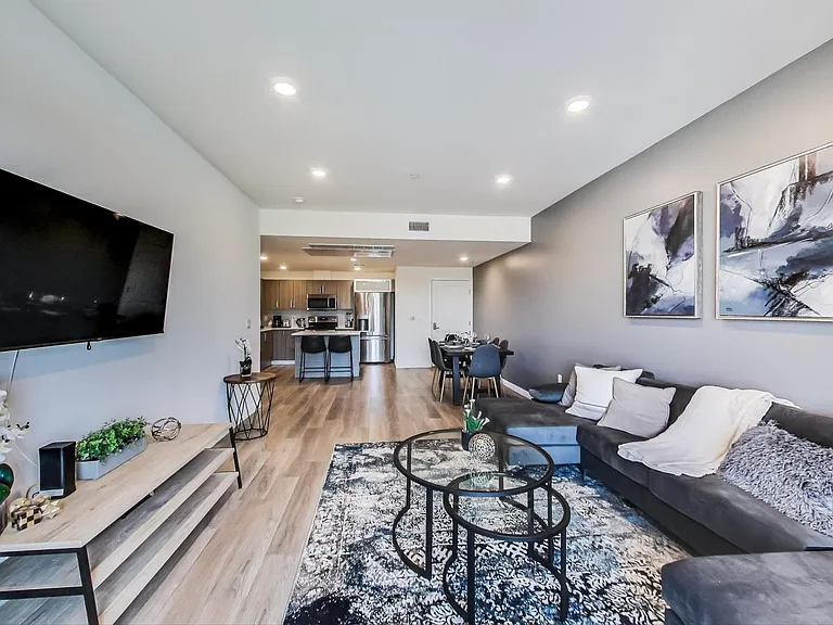 11616 Burbank Blvd #Penthouse 2 — Photo 8