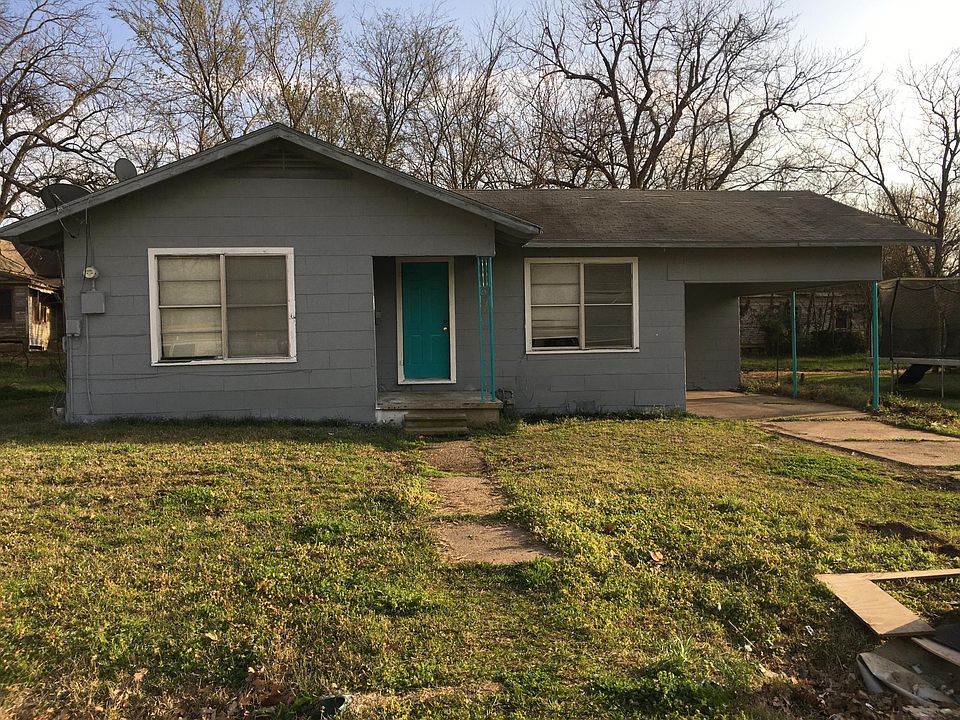 2nd image of 740 SW Fort Worth St