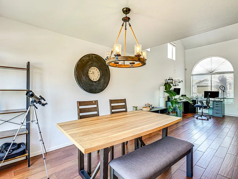 915 E Montoya Ln — Photo 12