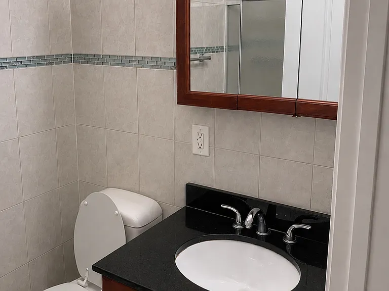 106 Irving St #2 — Photo 4