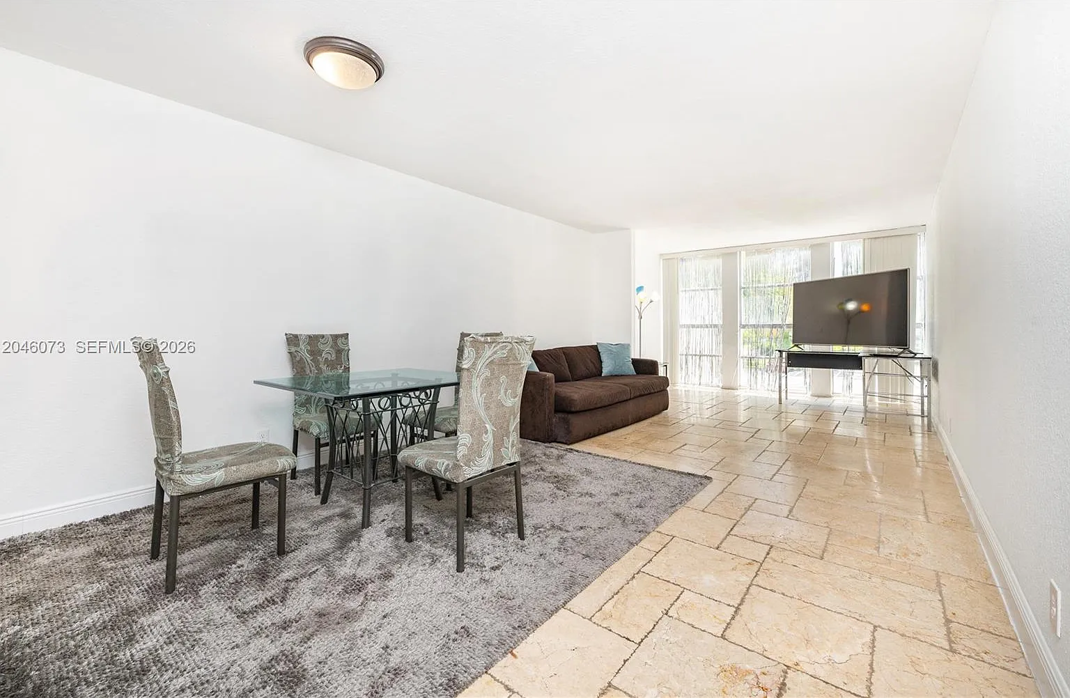 Desoto Park Condo — Photo 2
