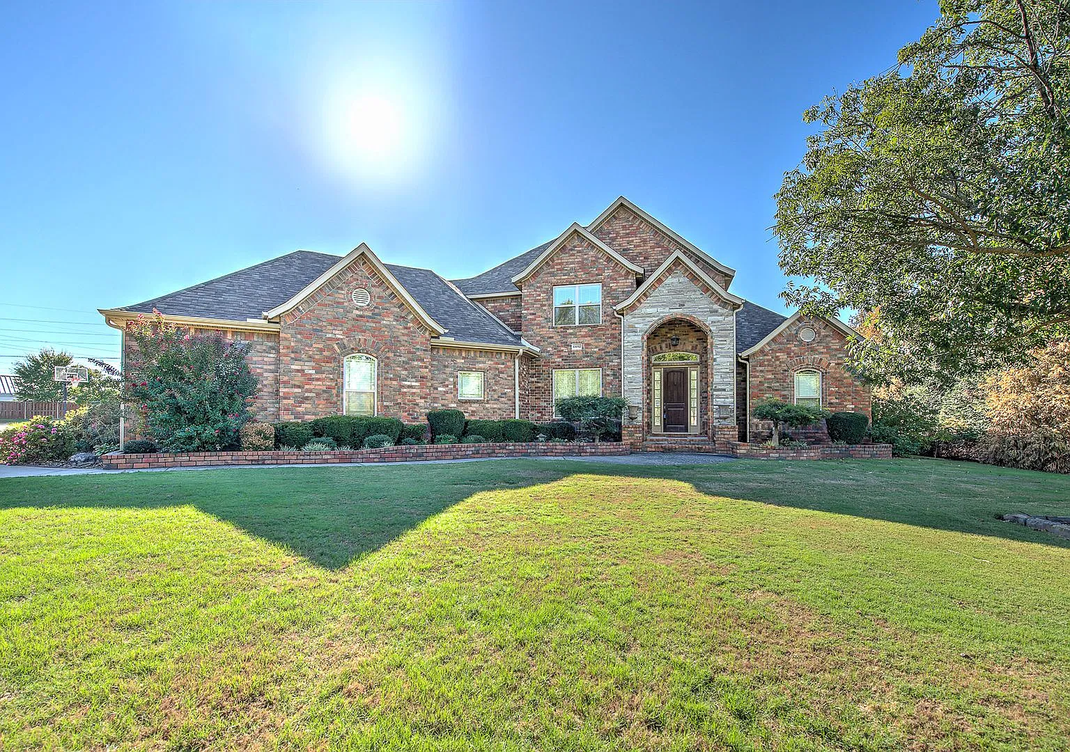 Fully Furnished 5-Bedroom Home with Office, Pool & 2.23 Acres — Photo 1