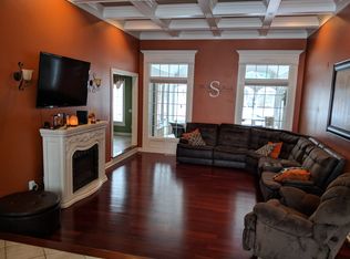 2577 Meadowcrest Dr, Newburgh, IN 47630