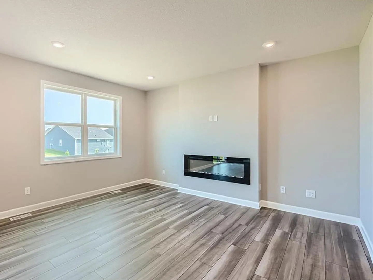 Sparkling 3-Year-New Home, 3-Plus Bedrooms, Loft-Office, Primary Suite, Fireplace, Huge Walkout &... — Photo 3