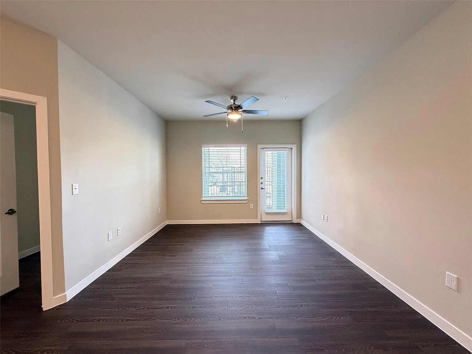 2 bed, 2.0 bath, 1052 sqft, $1,649 — Photo 4