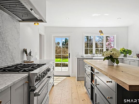 3rd image of 120 Chestnut Hill Road