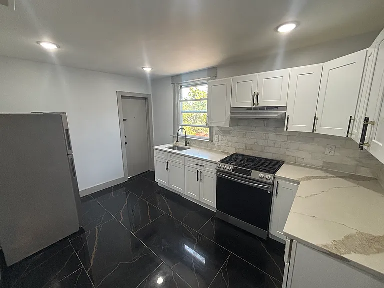 156 Wegman Pkwy #5 — Photo 1