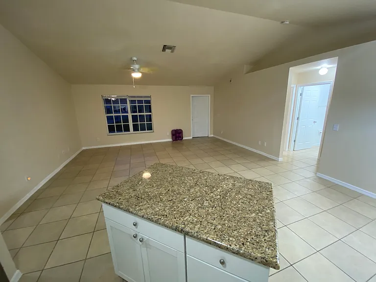 129 Zenith Cir — Photo 8