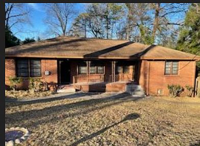 Eastwood Drive Triplex 2916 is a 2 bed/1 bath unit on the right if you are facing the home