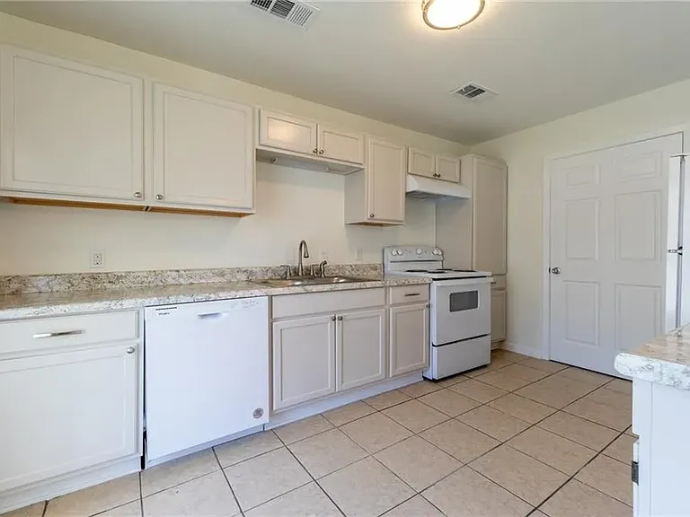 106 Mallard Dr #B — Photo 3