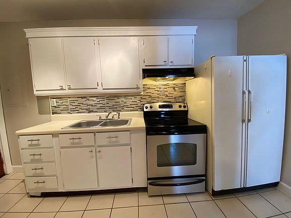 4th image of 2752 Herschel St APT 3