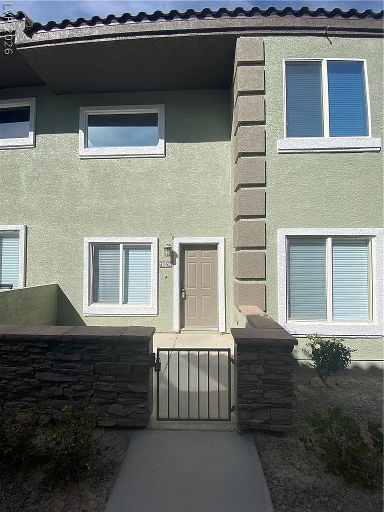 2 bed, 2.5 bath, 1396 sqft, $1,795 — Photo 1