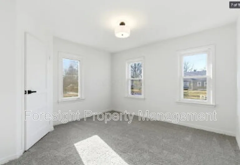 1582 Vendome Dr S — Photo 6