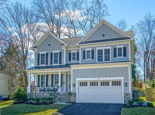 1107 Lakewood Dr SW, Vienna, VA 22180