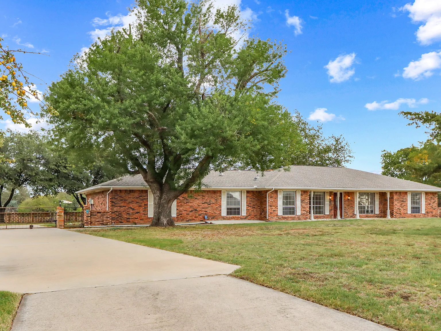 5101 E Parker Rd — Photo 2