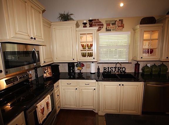 4th image of 619 S 13th St