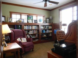 5689 Remington Rd N, Bettendorf, IA 52722