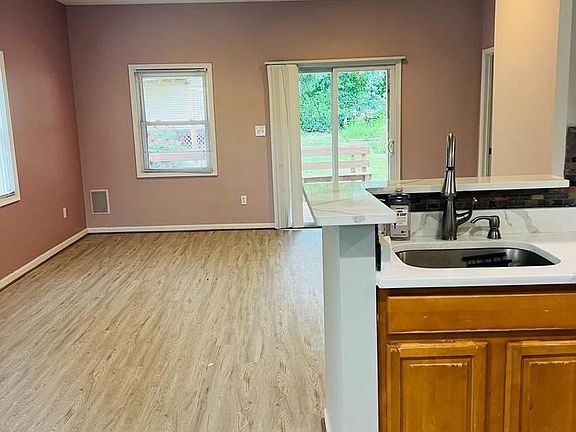 5th image of 7608 Leonard Dr