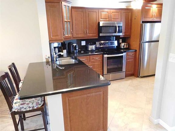 5th image of 200 NE 14th Ave APT 124
