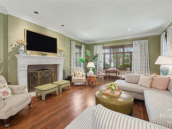 21st image of 27 E 49th Street
