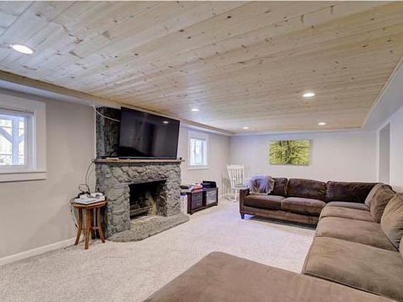 5th image of 10104 NE 189th St #B