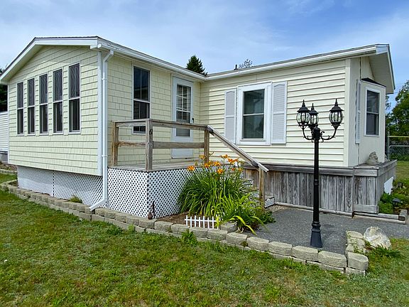 3rd image of 61 Hillcrest Drive