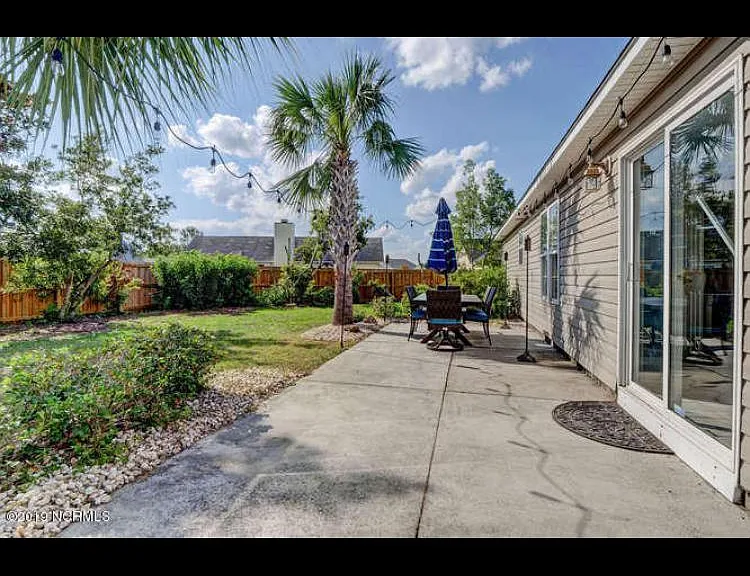 6718 Newbury Way — Photo 9