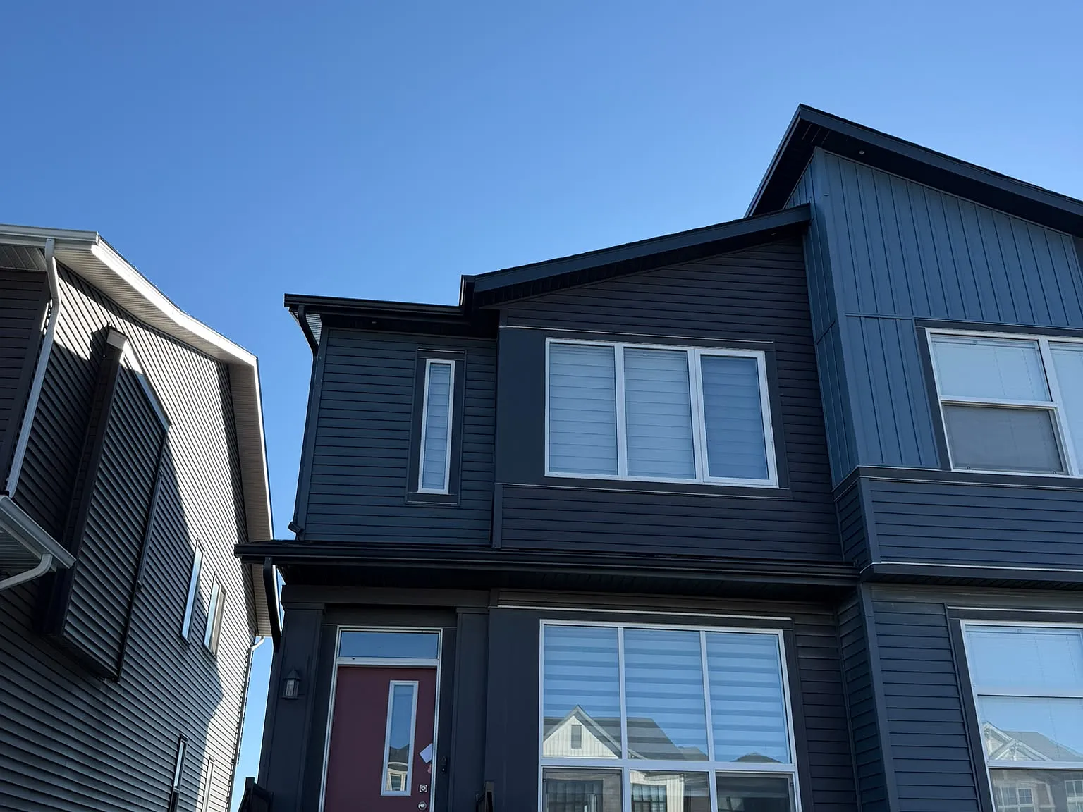160 Edith Place - Main Floor — Photo 1