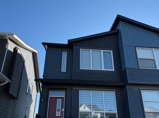 160 Edith Pl NW, Calgary, AB T3R 2E2