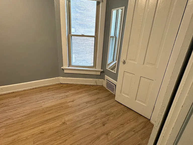 1900 N Oakland Ave — Photo 12