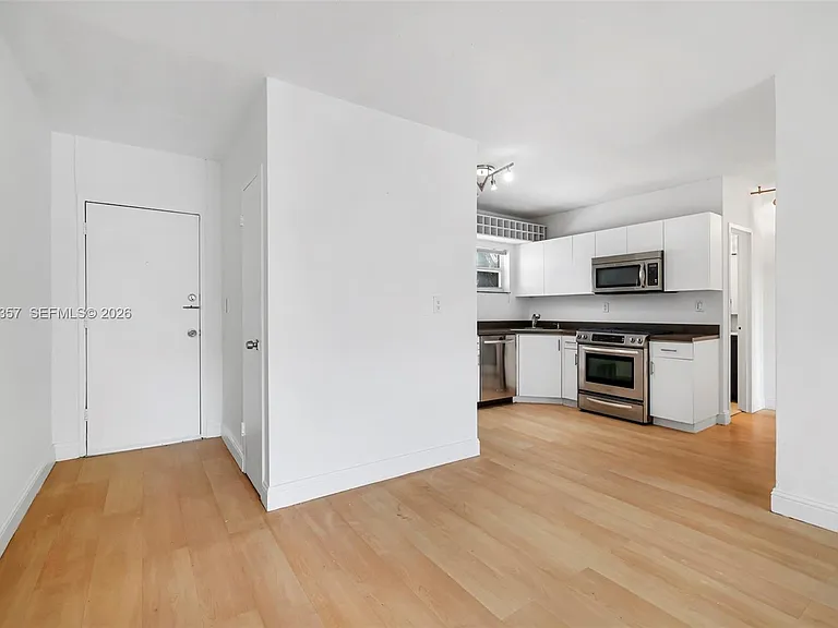 1300 Lincoln Rd #B402 — Photo 9